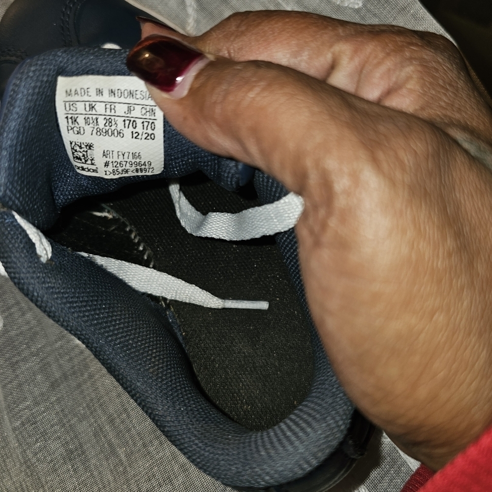 Kids navy blue leather Adidas unisex track shoes size 11K - Picture 10 of 10